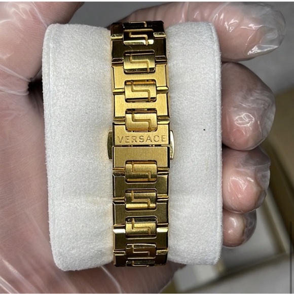 Versace - Picture 7 of 16